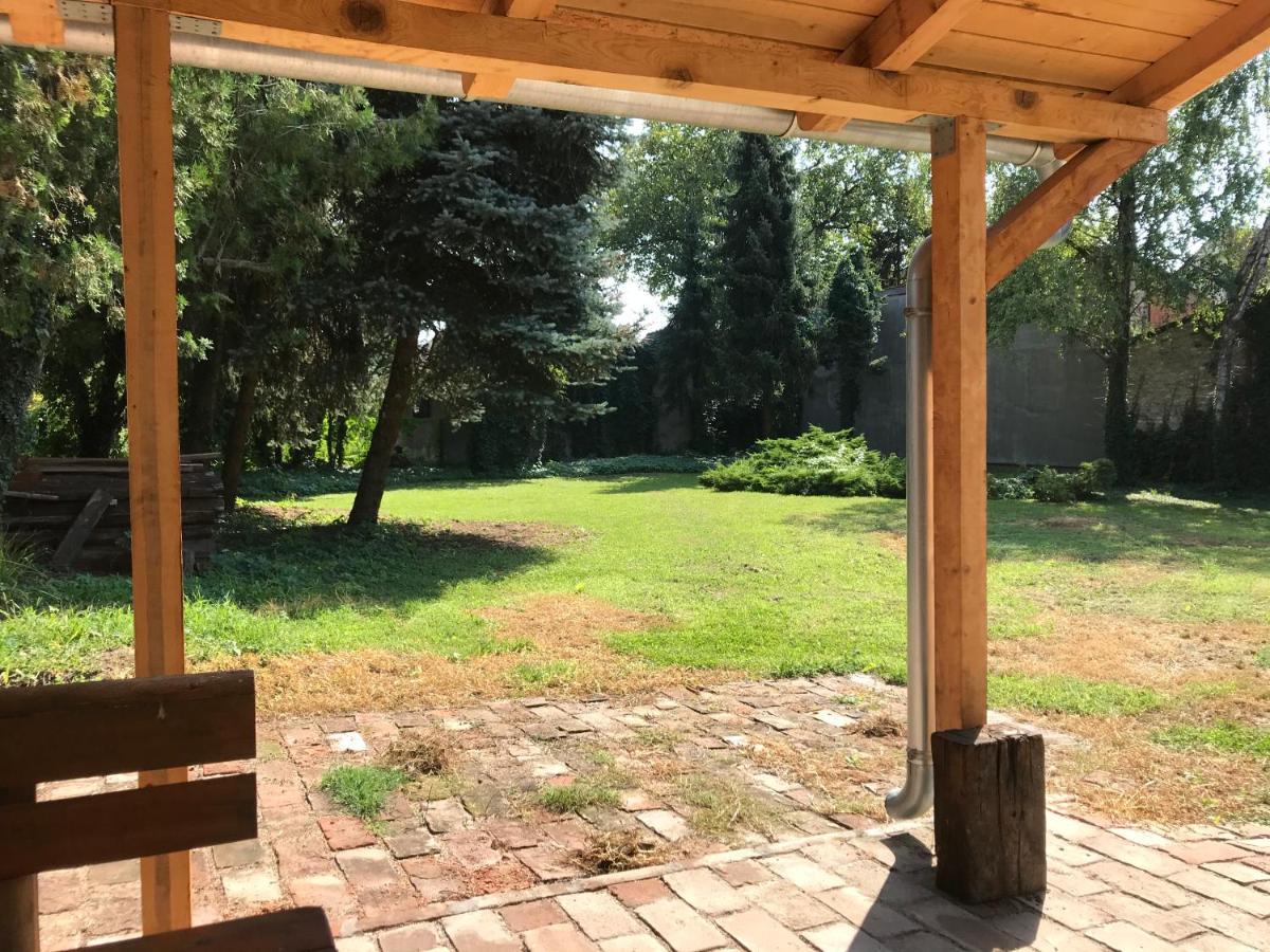 Pb Urban Garden Stay With Secured Parking Sremska Mitrovica Exterior foto