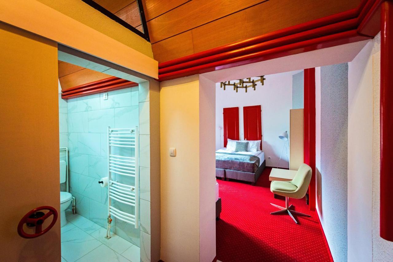 Pb Urban Garden Stay With Secured Parking Sremska Mitrovica Exterior foto