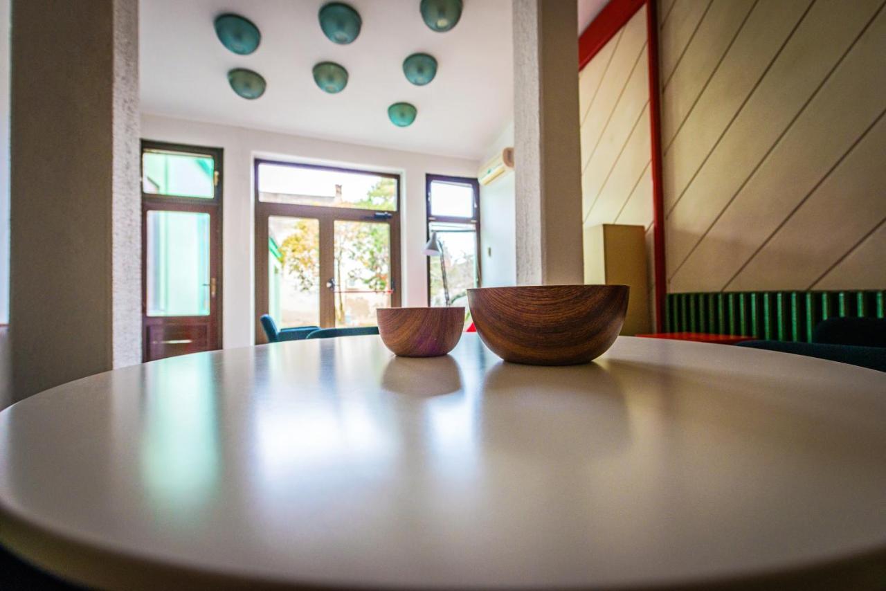 Pb Urban Garden Stay With Secured Parking Sremska Mitrovica Exterior foto
