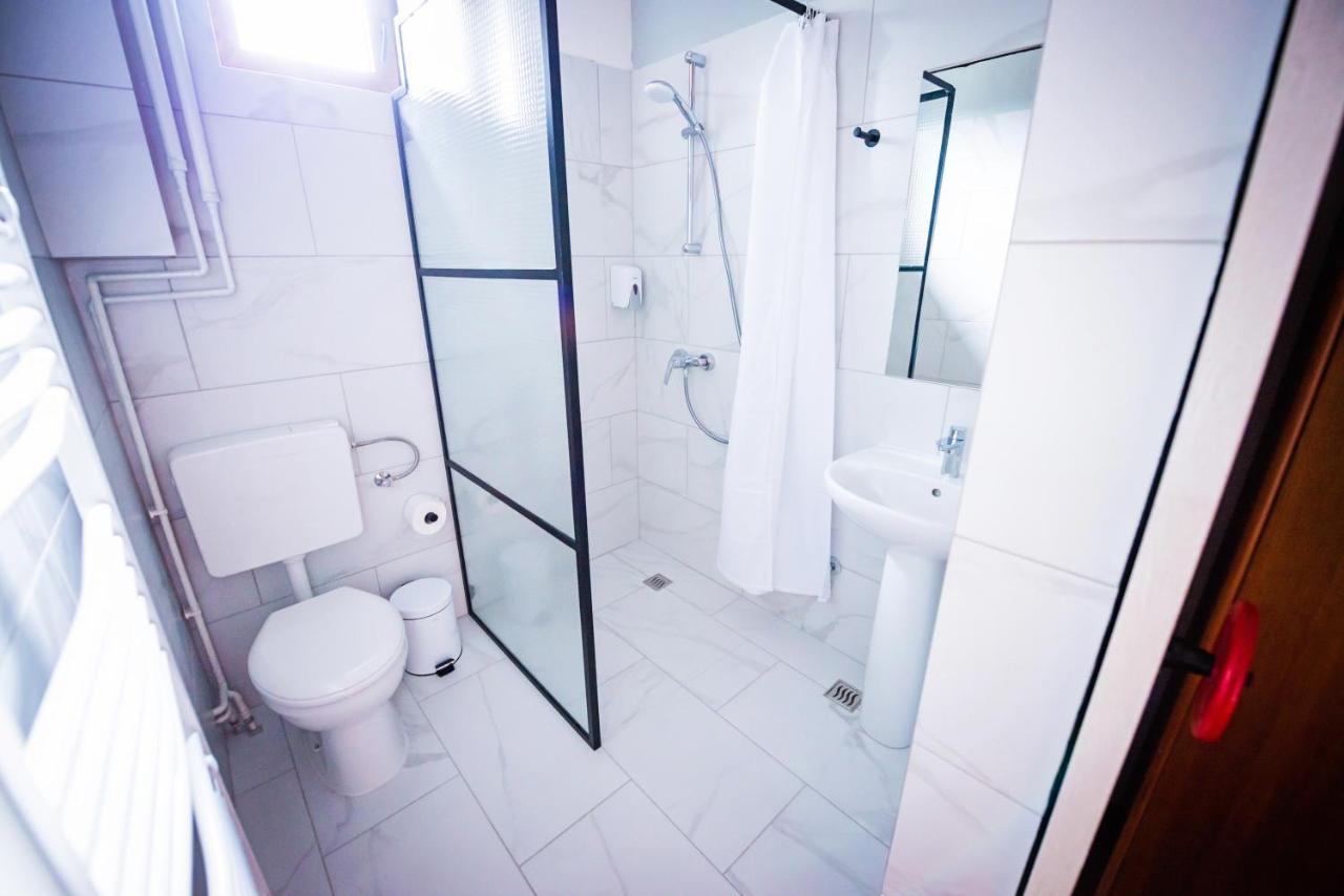 Pb Urban Garden Stay With Secured Parking Sremska Mitrovica Exterior foto