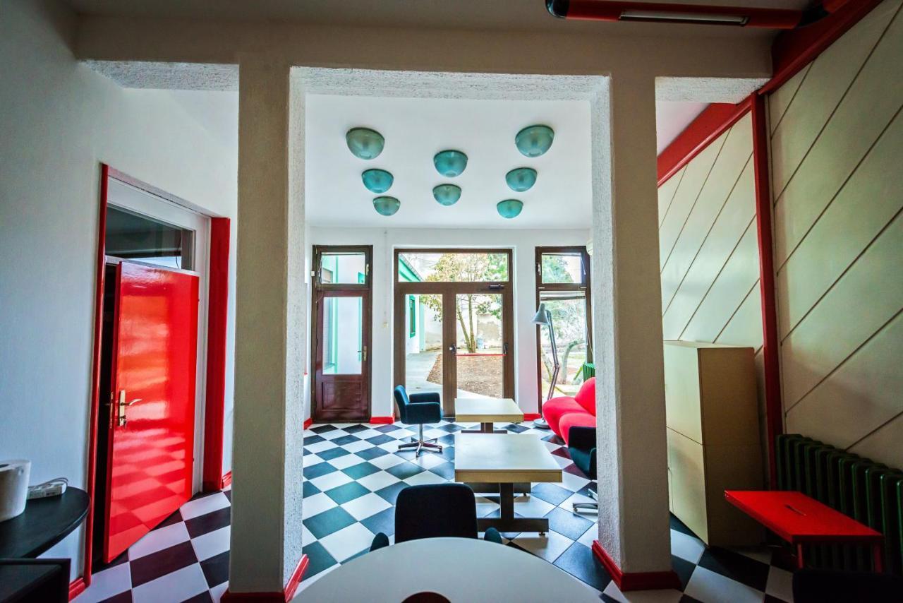 Pb Urban Garden Stay With Secured Parking Sremska Mitrovica Exterior foto