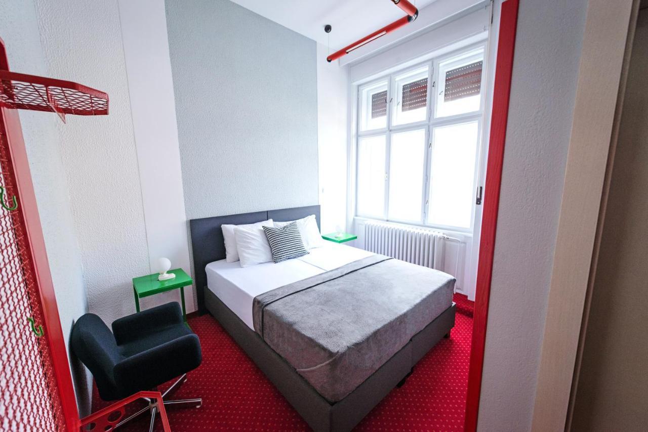 Pb Urban Garden Stay With Secured Parking Sremska Mitrovica Exterior foto