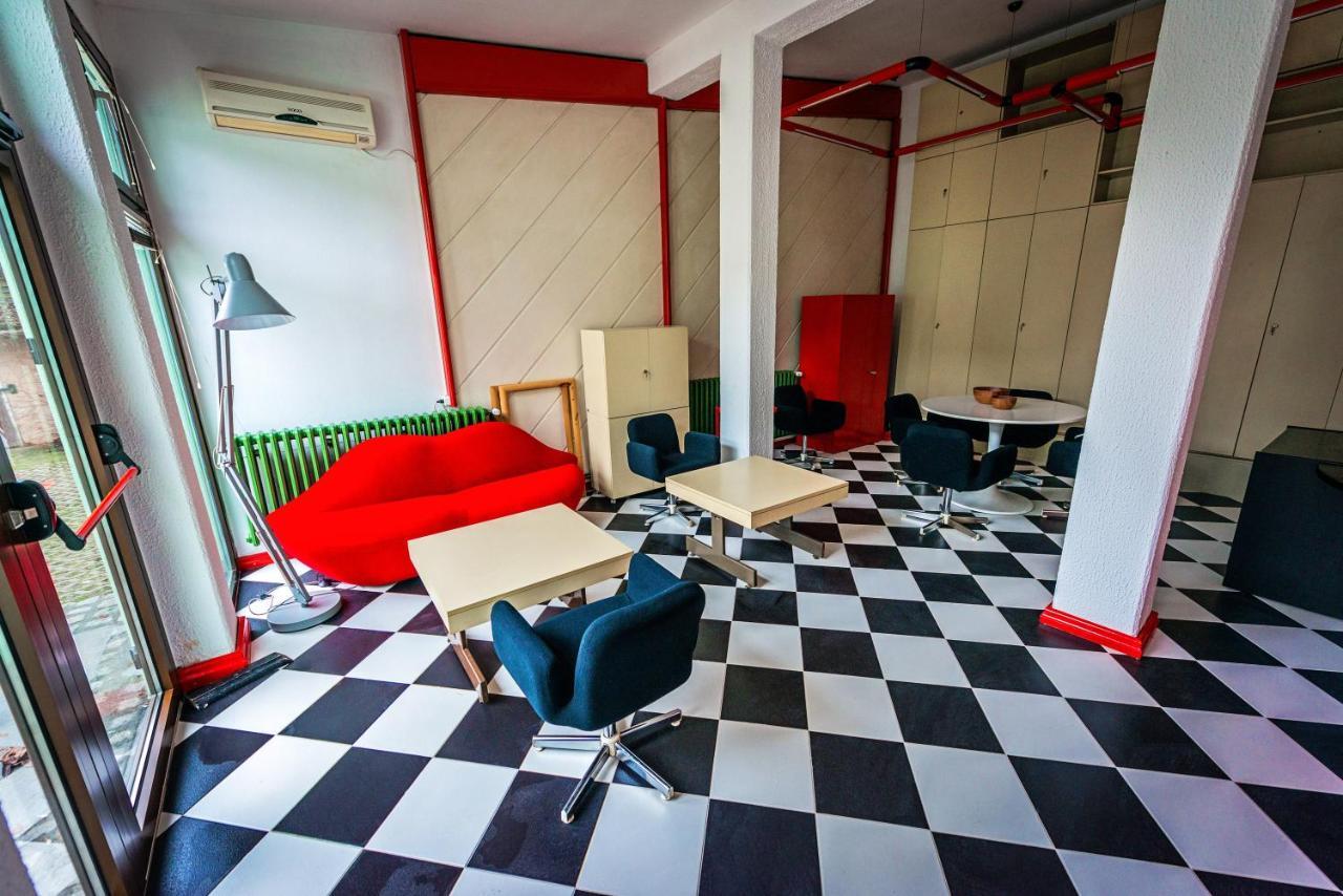 Pb Urban Garden Stay With Secured Parking Sremska Mitrovica Exterior foto